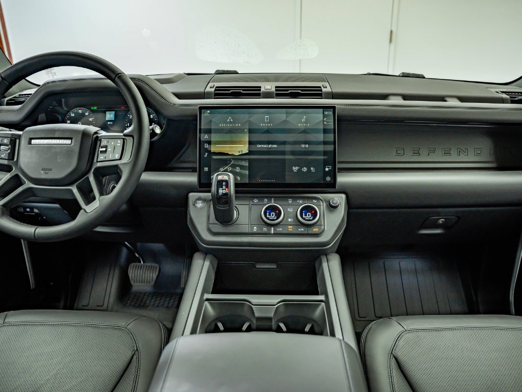 New 2026 Fuji White Land Rover X-Dynamic SE image 30