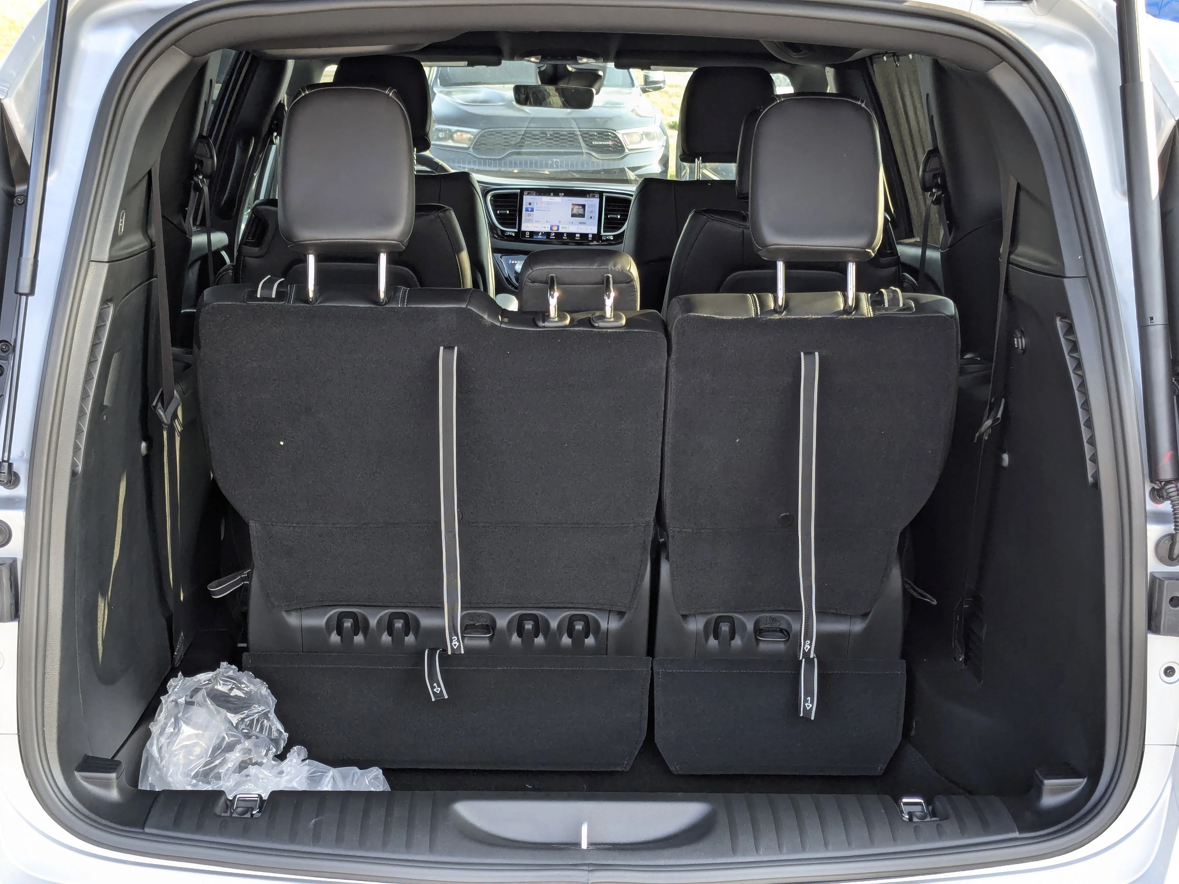 New 2026 Silver Chrysler SXT - Power Liftgate - Power Sliding Doors - Leather - Remote Starter & Tons More! image 30