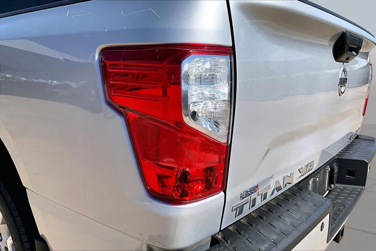 Used 2017 Brilliant Silver Nissan SL image 28