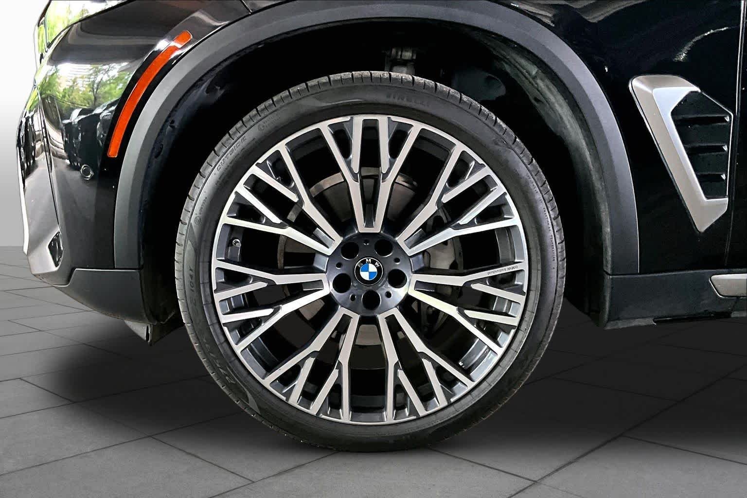 Used 2024 Black Sapphire Metallic BMW xDrive40i image 10