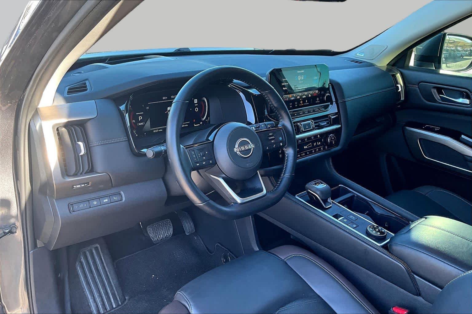 Used 2025 Gun Metallic Nissan Platinum image 18
