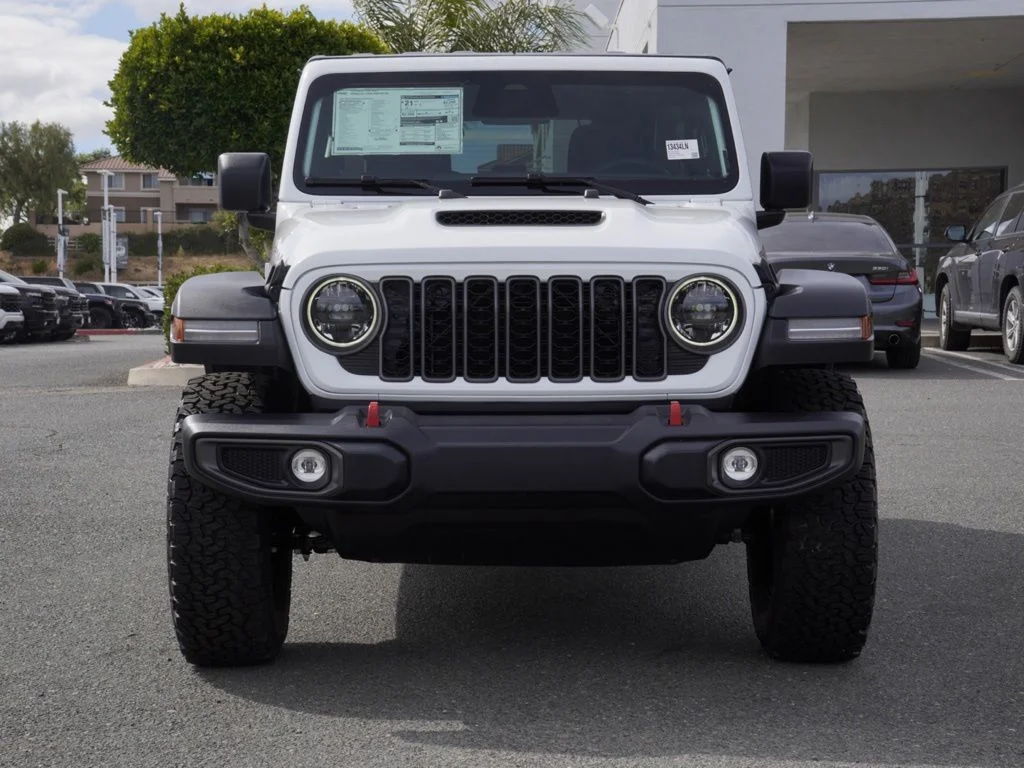 New 2026 Bright White Clear-Coat Exterior Paint Jeep Rubicon image 8