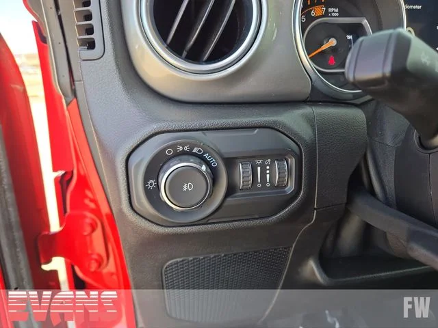 Used 2019 Red Jeep Unlimited Sahara image 17