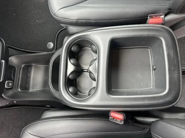 2026 Chrysler Pacifica Select - Photo 23