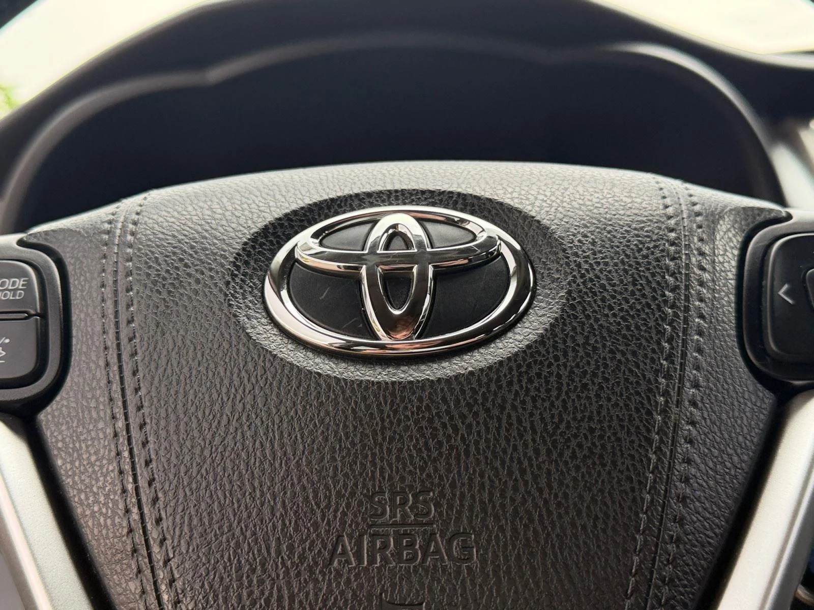 Used 2019 Celestial Silver Metallic Toyota XLE image 30