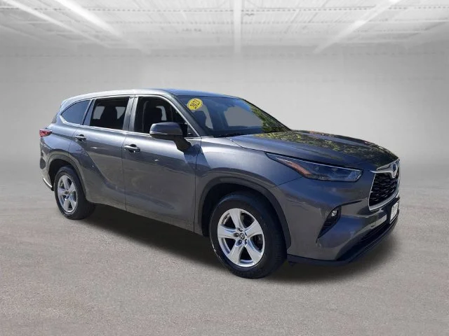 Used 2023 Gray Toyota LE image 4