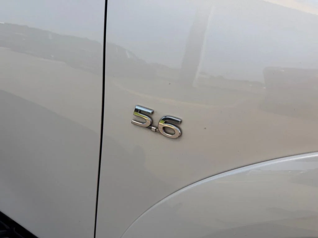 Used 2018 White INFINITI Base image 8