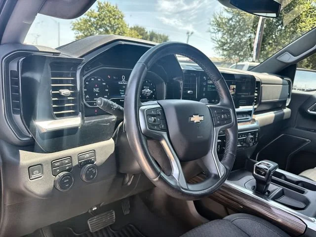 2023 Chevrolet Silverado 1500 LT - Photo 10