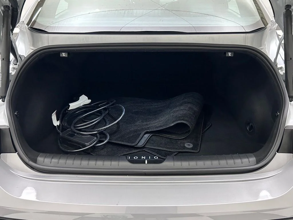 Used 2023 Silver Hyundai Limited image 9