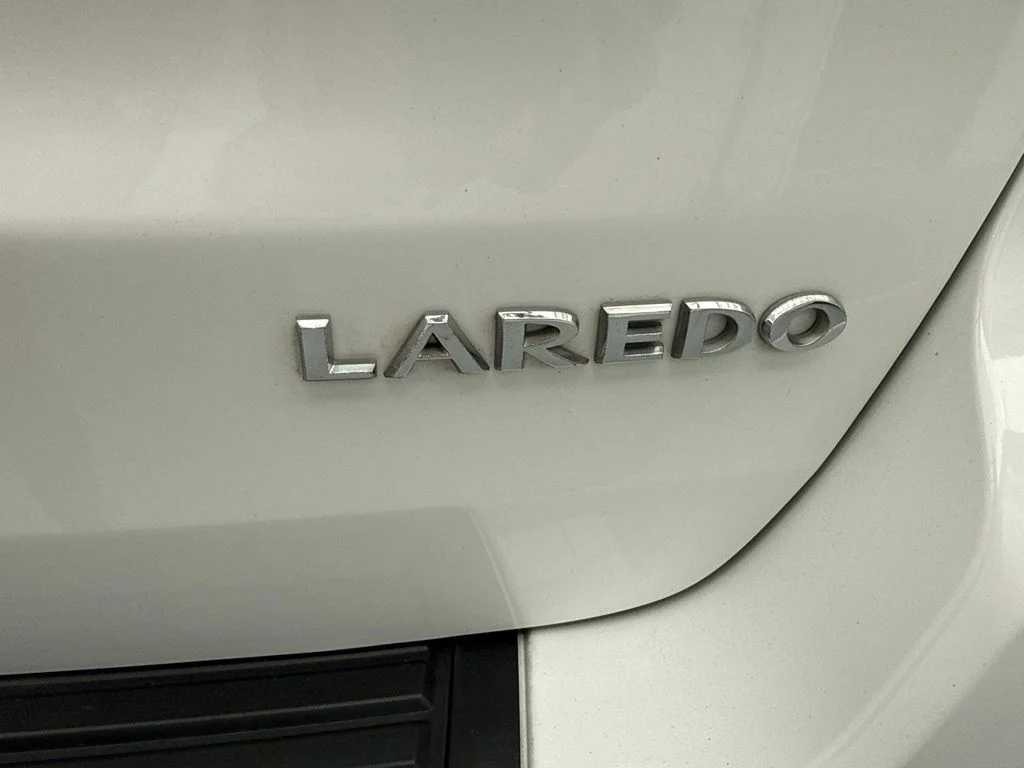 Used 2020 White Jeep Laredo E image 9