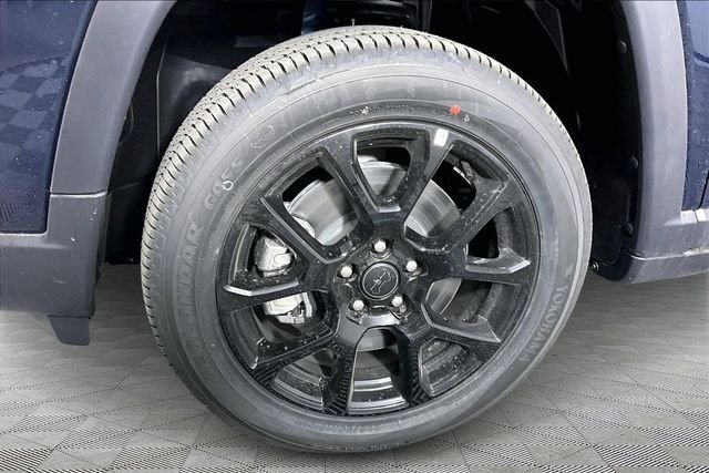 New 2026 Fathom Blue Pearl Coat Jeep Latitude image 12