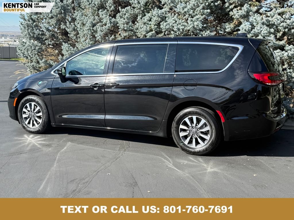 2024 Chrysler Pacifica Hybrid photo 4