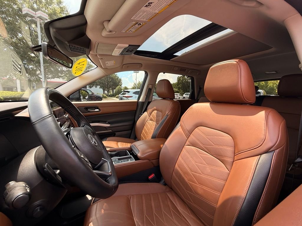 Used 2024 Gray Nissan Platinum image 26