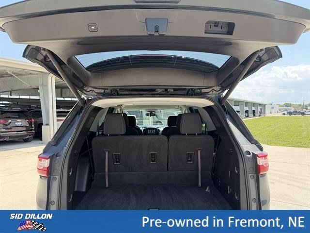Used 2018 Graphite Metallic Chevrolet LT Cloth image 11