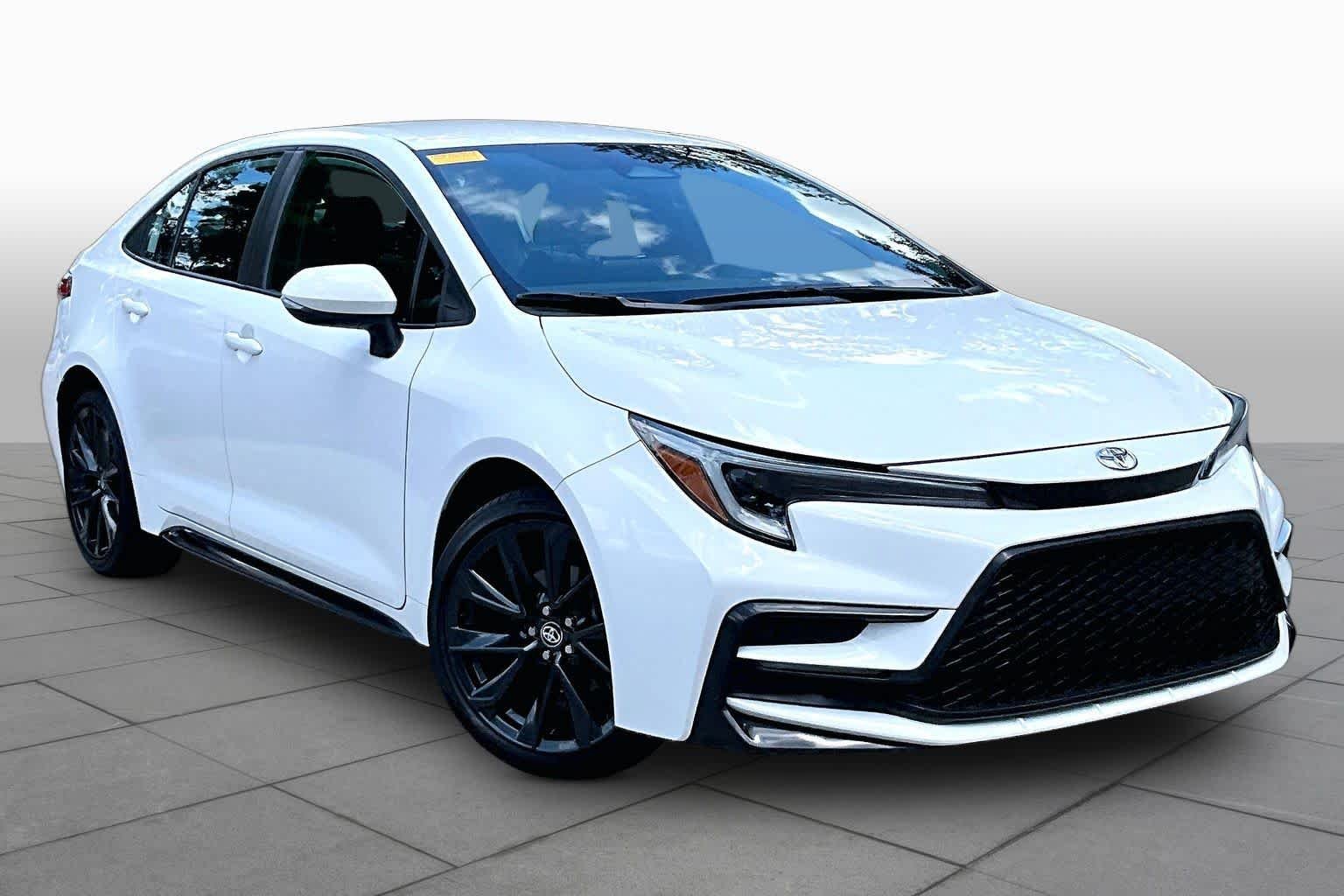 Used 2024 Ice Cap Toyota SE image 3