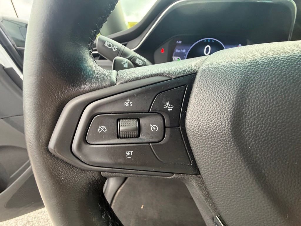 Used 2022 White Chevrolet 1LT image 29