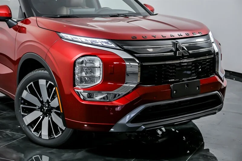 2025 Mitsubishi Outlander SE - Photo 2