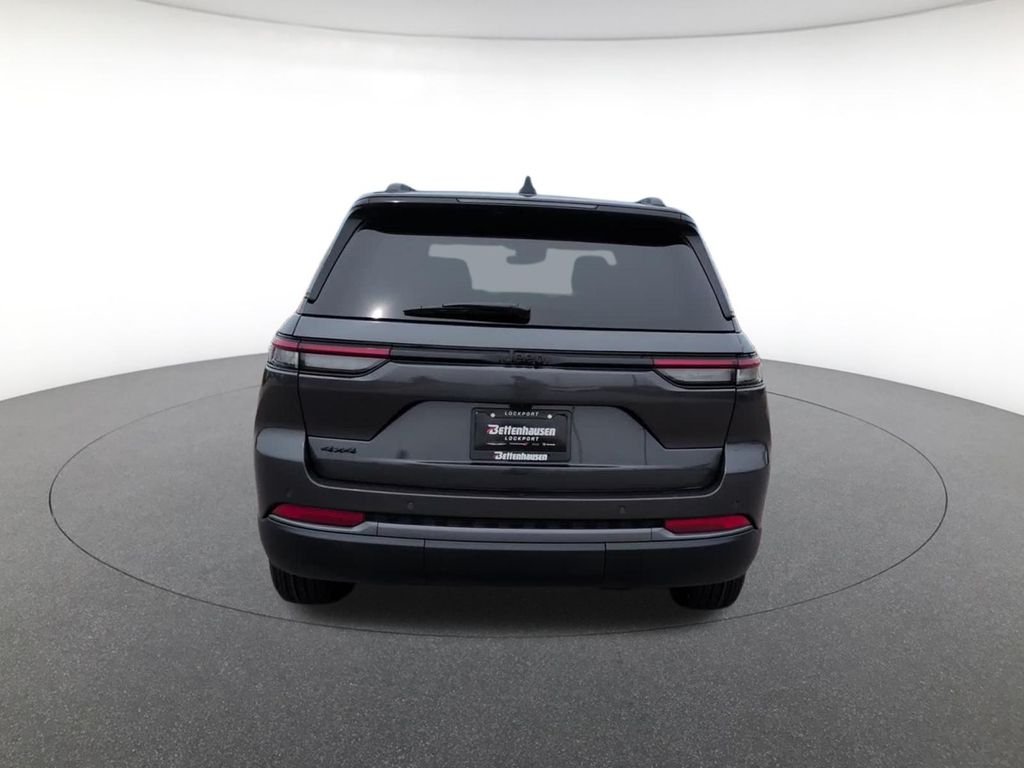 New 2026 Baltic Gray Metallic Clearcoat Jeep Laredo image 6