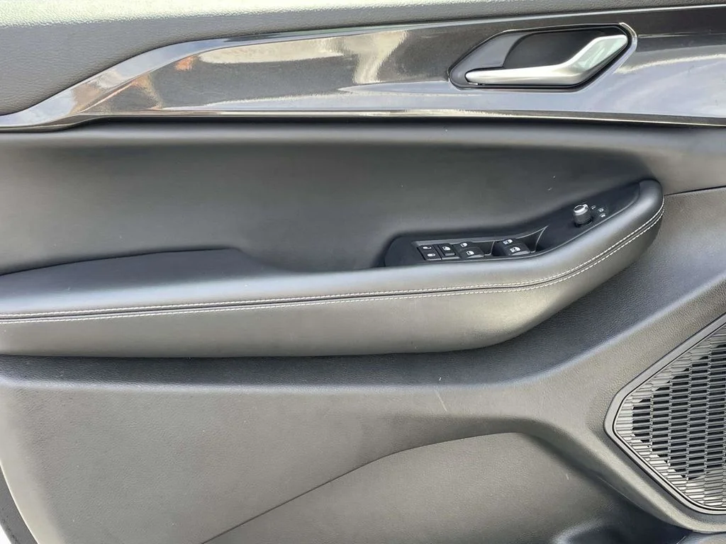 Used 2023 White Jeep Altitude X image 23