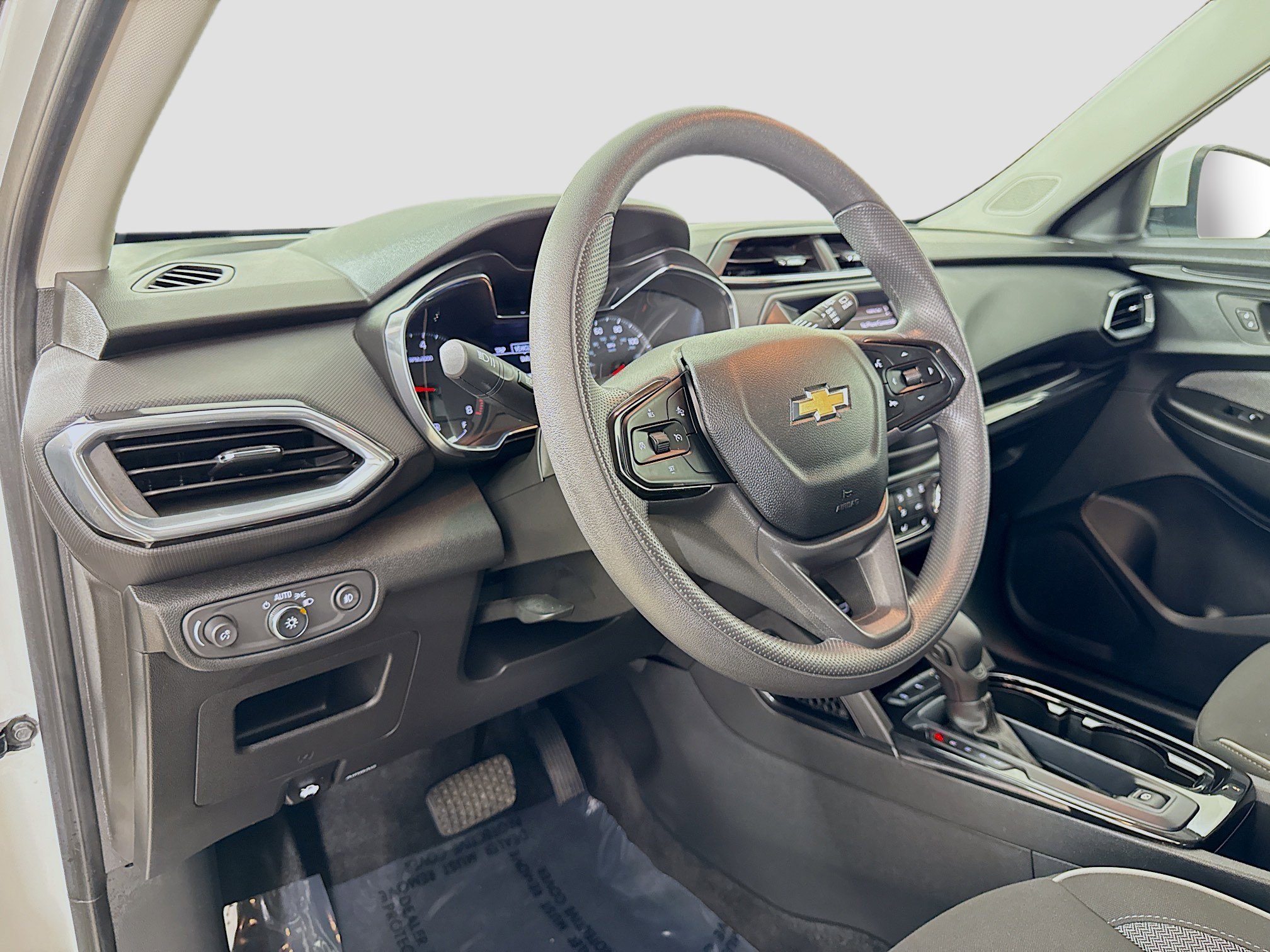 Used 2023 Summit White Chevrolet LT image 9