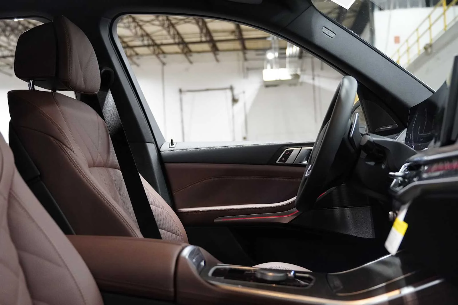 New 2026 Mineral White Metallic BMW xDrive40i image 9