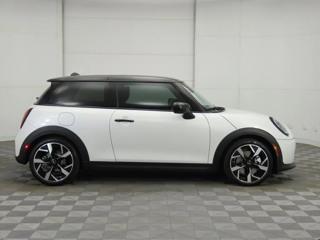 Certified Used 2026 Nanuq White Metallic MINI Signature Plus image 5