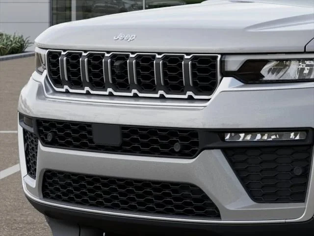 New 2026 Silver Zynith Exterior Paint Jeep Limited image 37