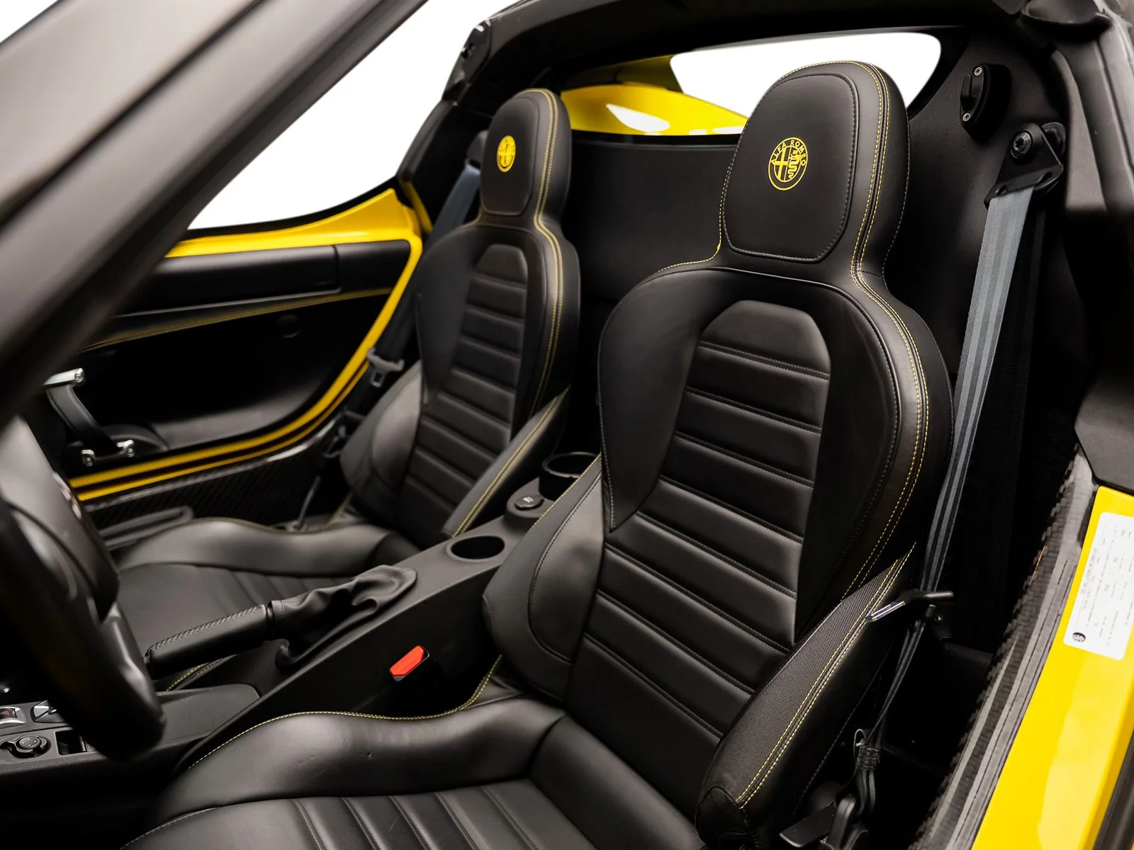 Used 2016 Yellow Alfa Romeo Base image 33
