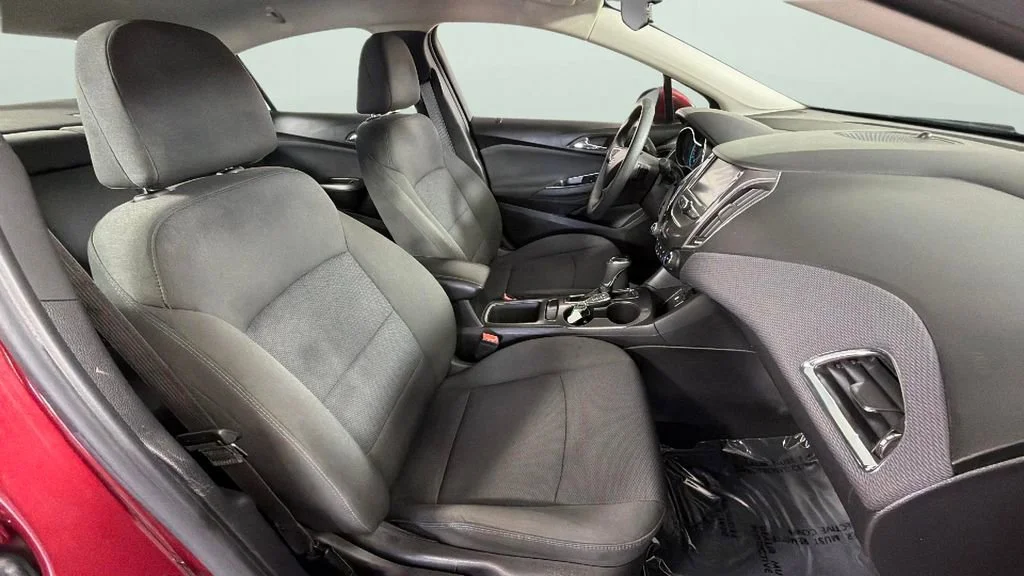 Used 2017 CAJUN RED TINTCOAT Chevrolet LT image 32
