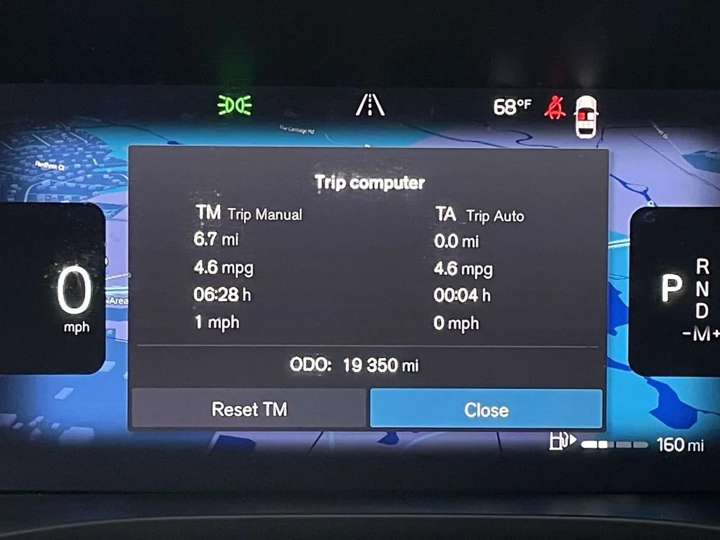 Used 2023 Onyx Black Metallic Volvo Ultimate Bright Theme image 15