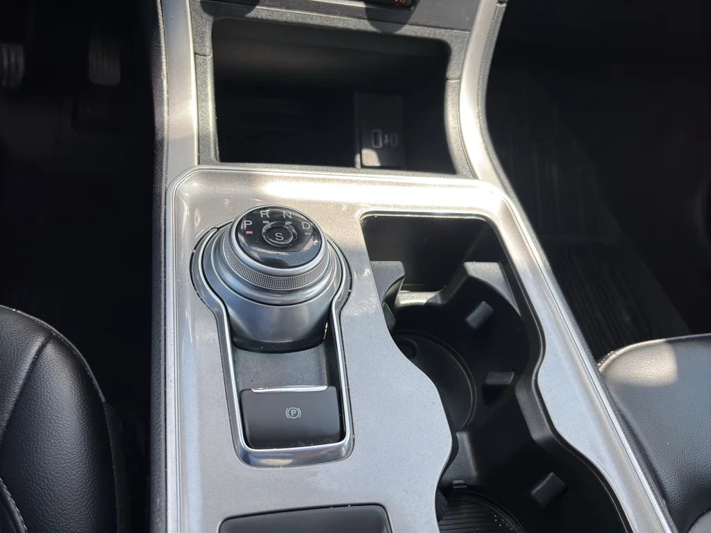 Used 2024 Agate Black Metallic Ford SEL image 21
