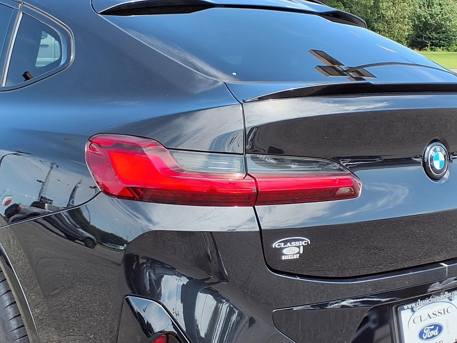 Used 2024 Black Sapphire Metallic BMW  image 18