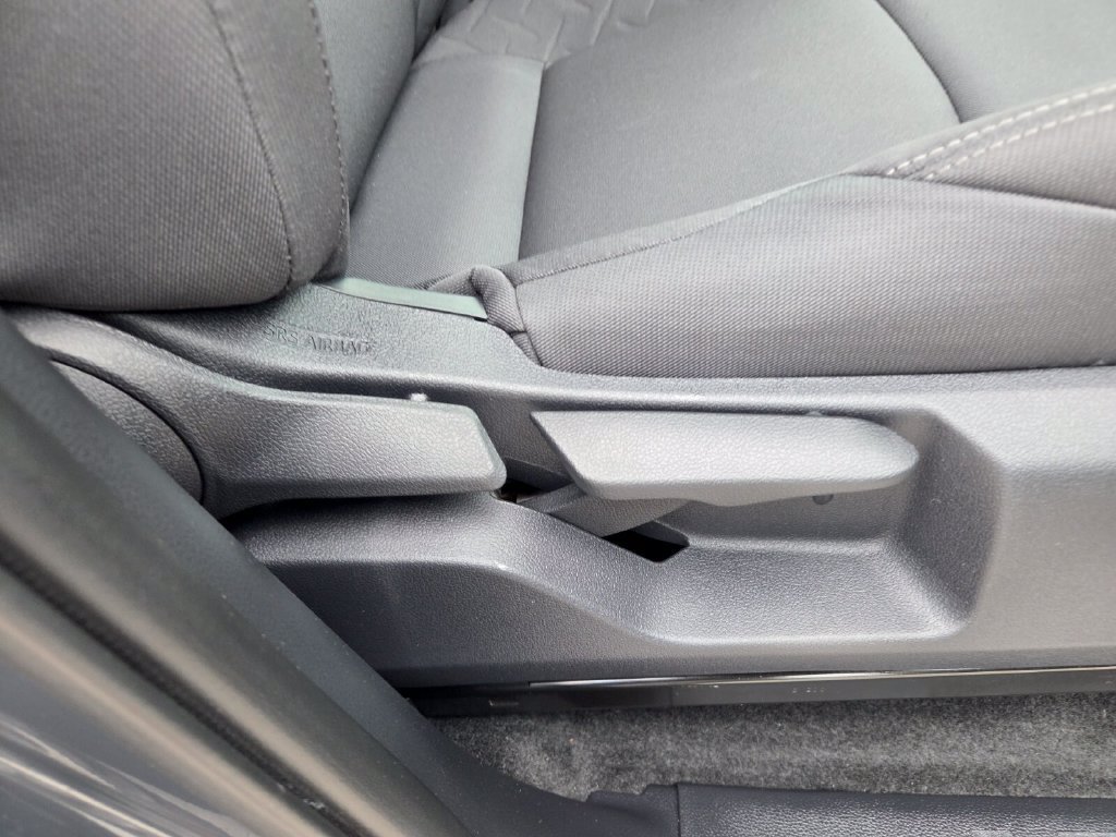 2025 Toyota Tacoma SR5 - Photo 17