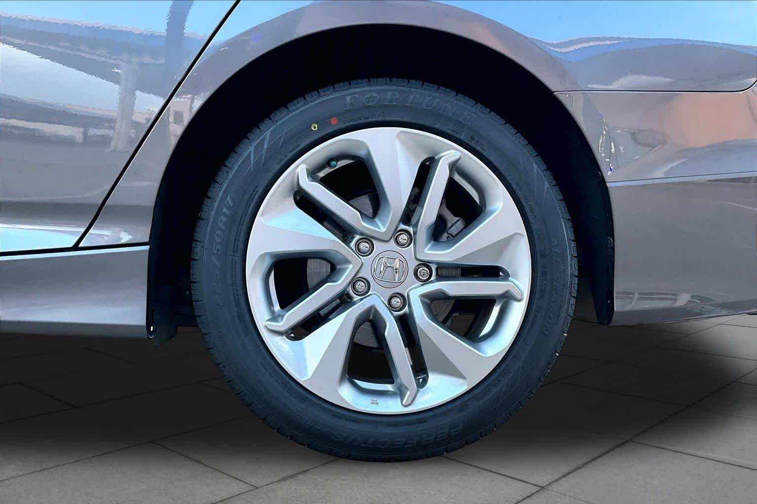 Used 2020 Modern Steel Metallic Honda LX image 10