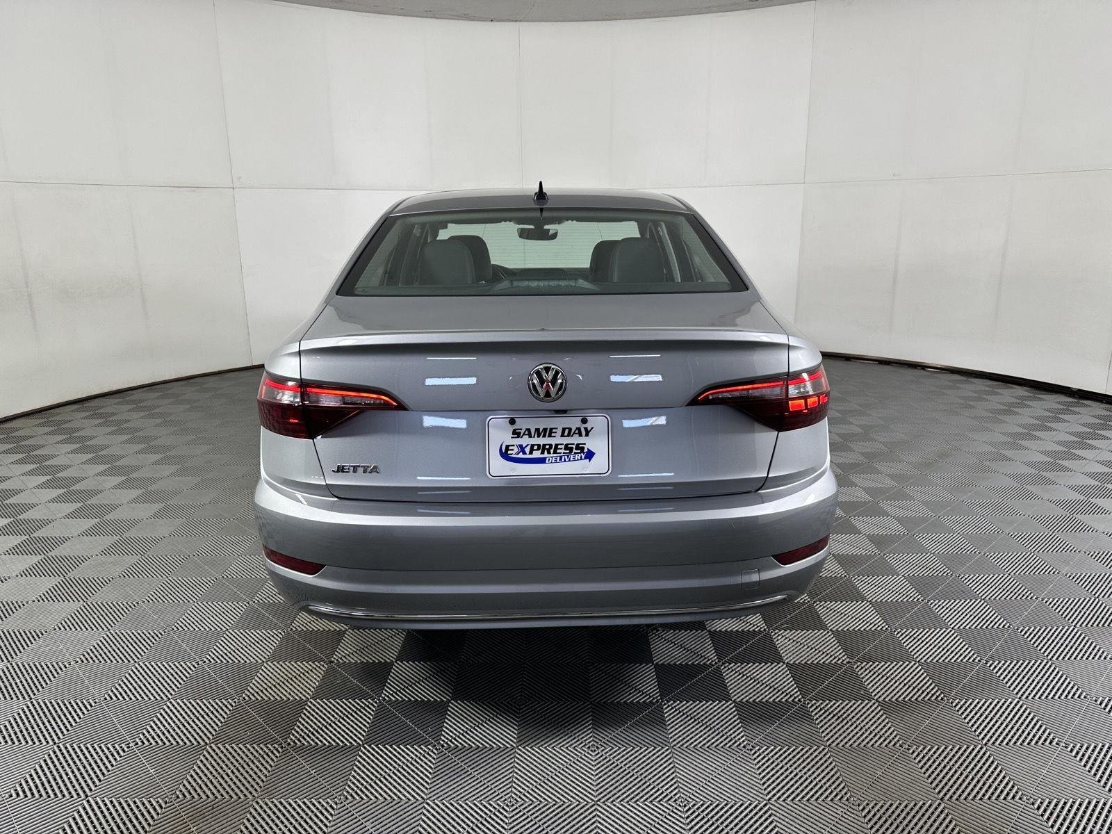 Used 2021 Platinum Gray Metallic Volkswagen SE image 31