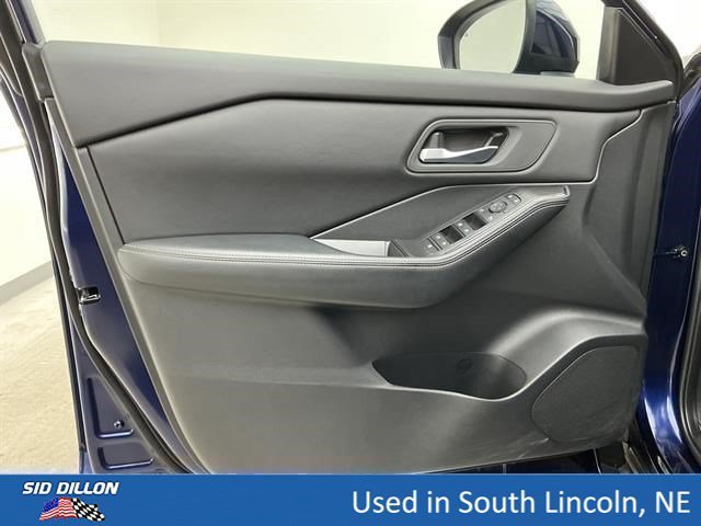 Used 2025 Deep Ocean Blue Pearl Nissan SV image 15