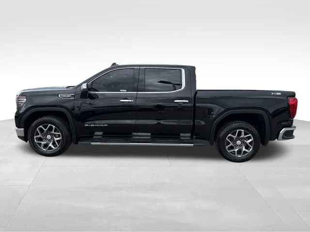 Used 2022 Onyx Black GMC SLT image 4