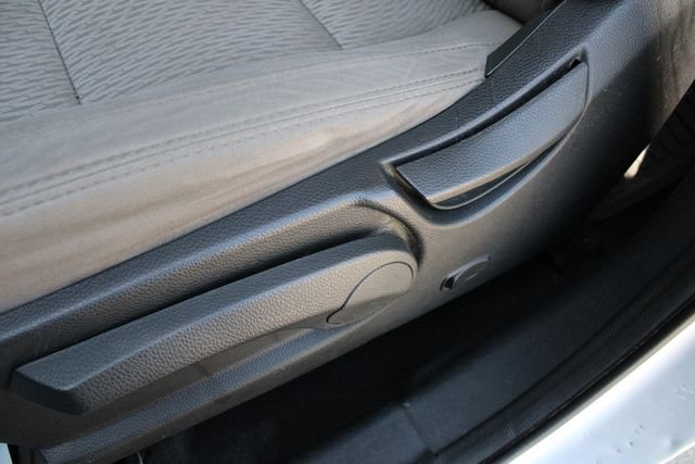 Used 2015 Silver Hyundai Base image 4