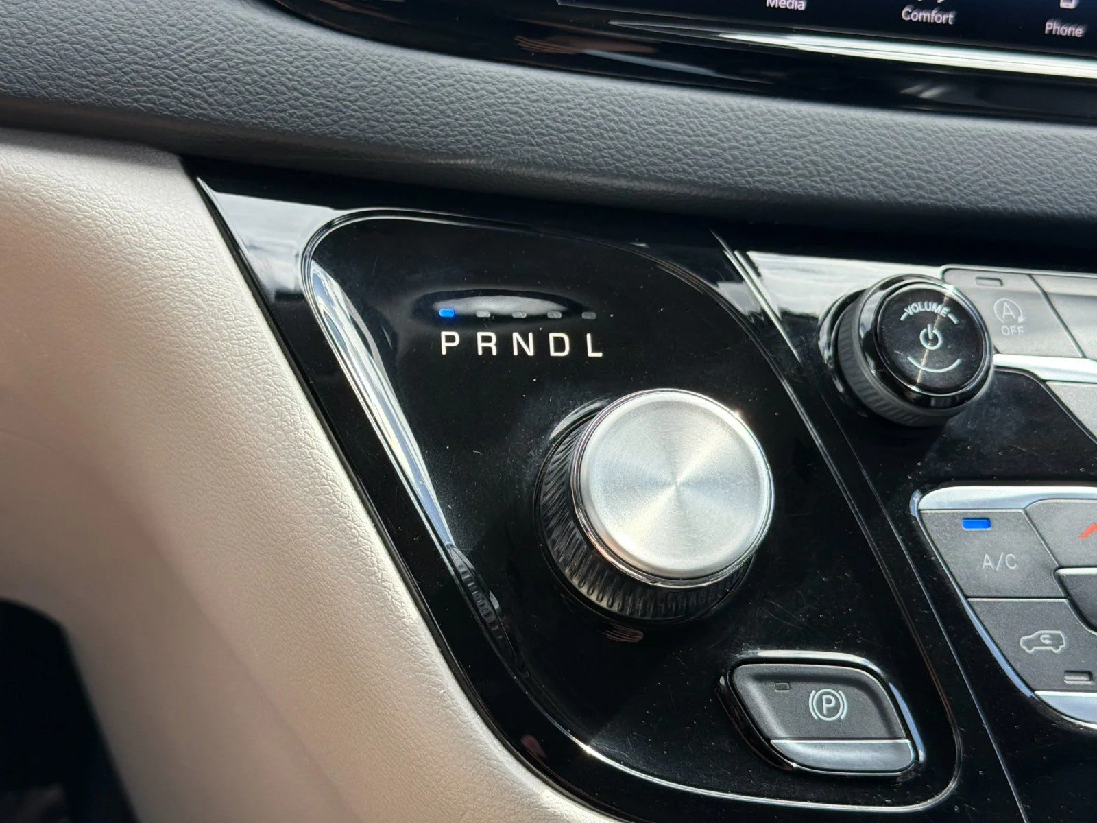 Used 2023 White Chrysler Touring L image 20