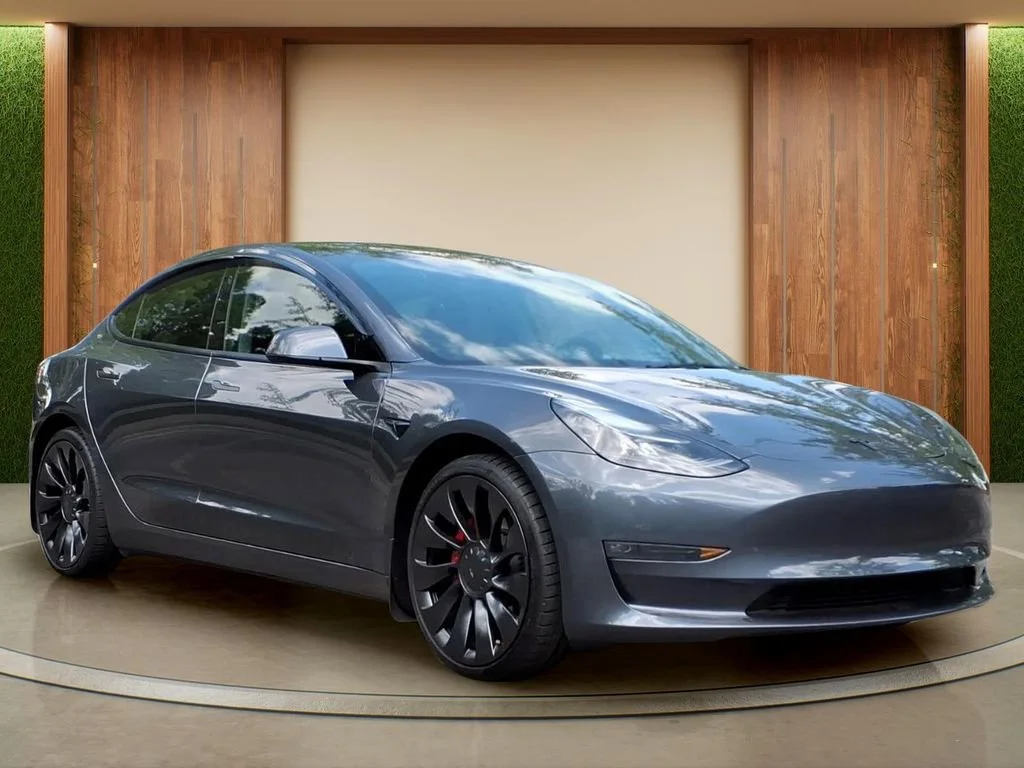 2023 Tesla Model 3 Performance's photo