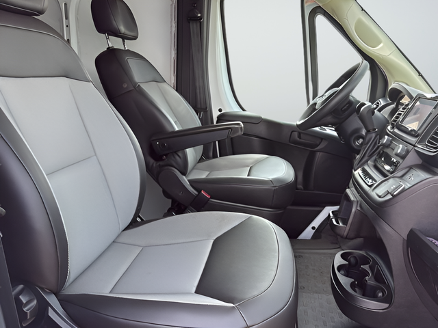 Used 2025 White Ram Base image 9