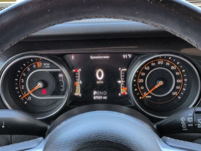Certified Used 2019 Granite Crystal Clearcoat Metallic Jeep Unlimited Sahara Altitude image 25
