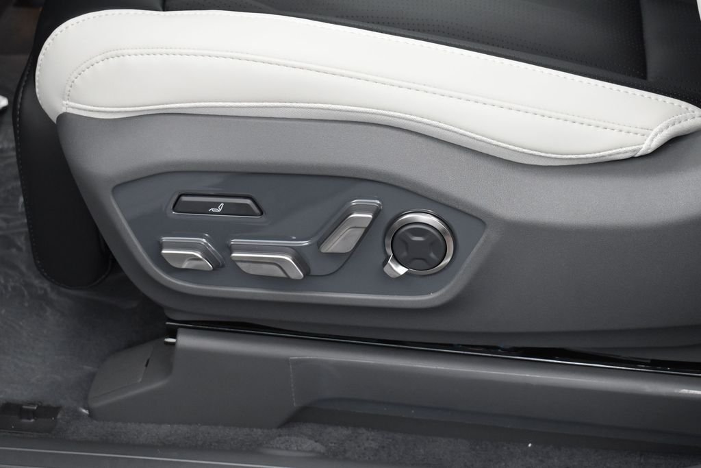 New 2026 Glacial White Pearl / Black Ro Kia GT-Line AWD image 9