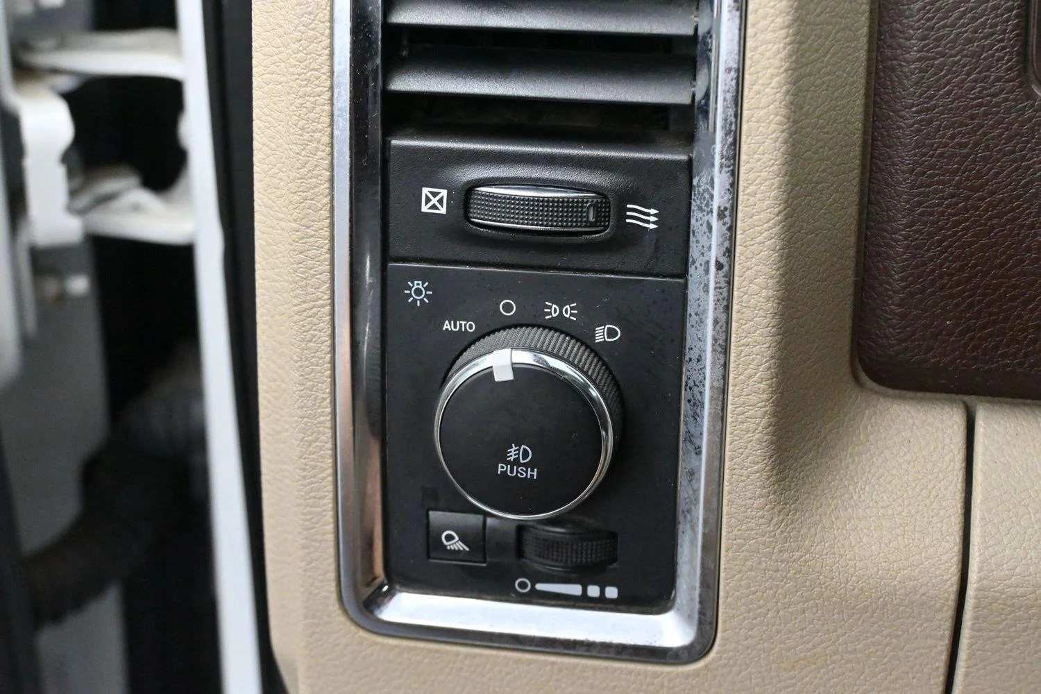 Used 2018 Bright White Clearcoat Ram Laramie Longhorn image 29