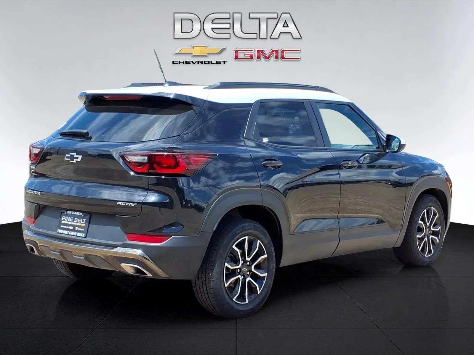 Used 2024 Mosaic Black Metallic Chevrolet ACTIV image 5