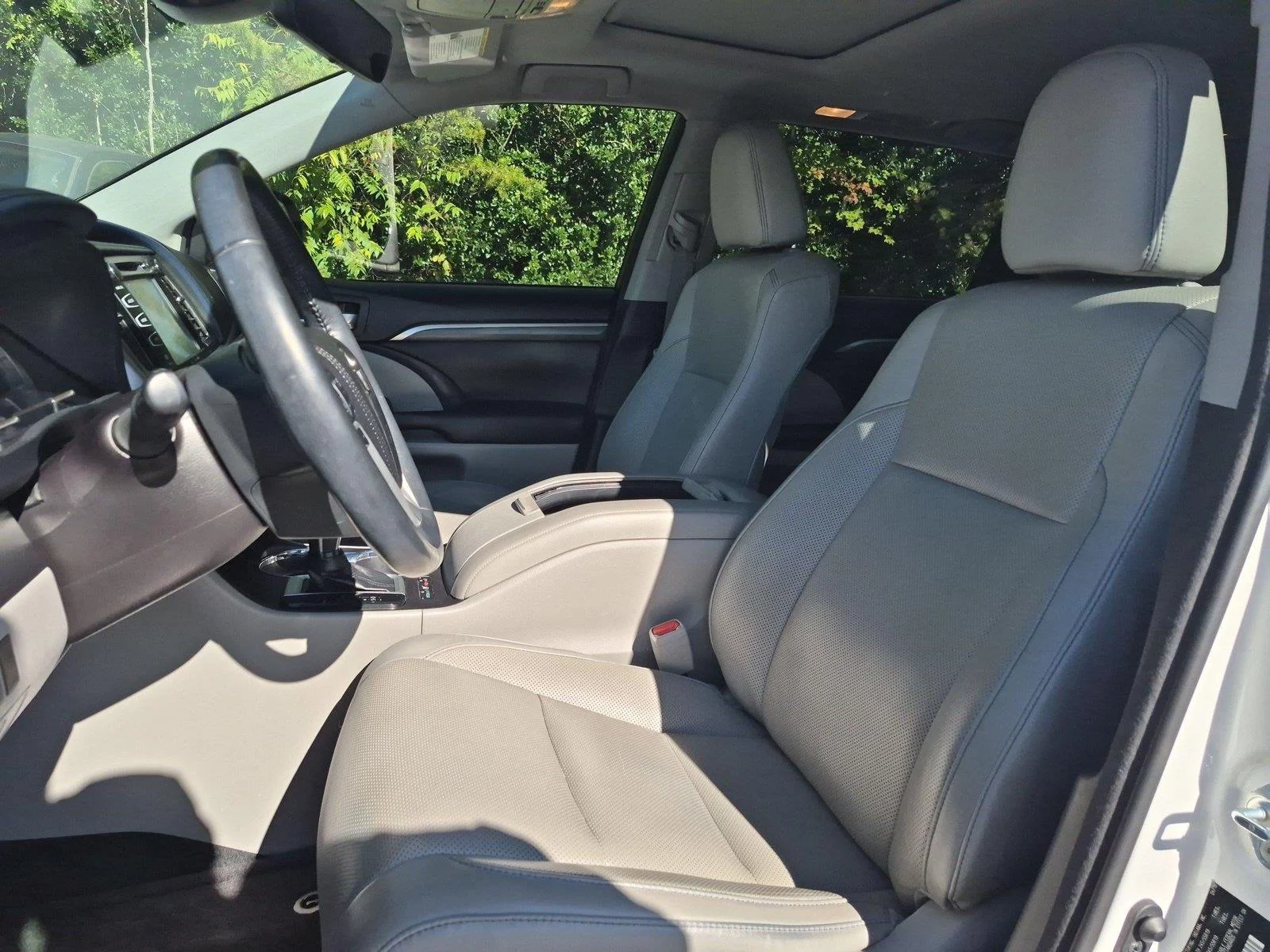 Used 2018 Blizzard Pearl Toyota Limited image 17