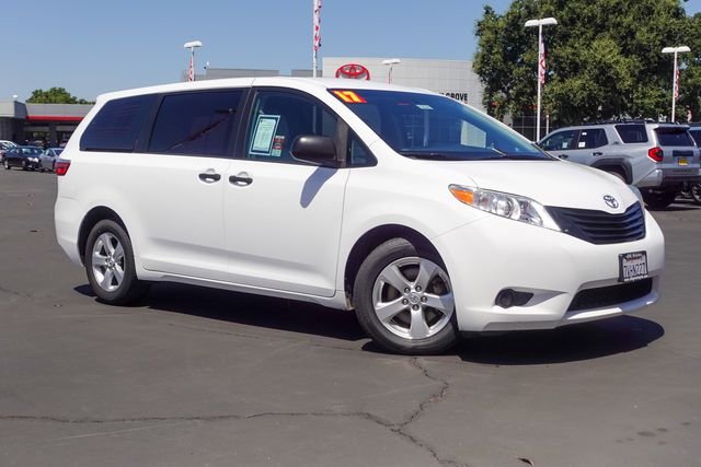 Used 2017 White Toyota L image 7