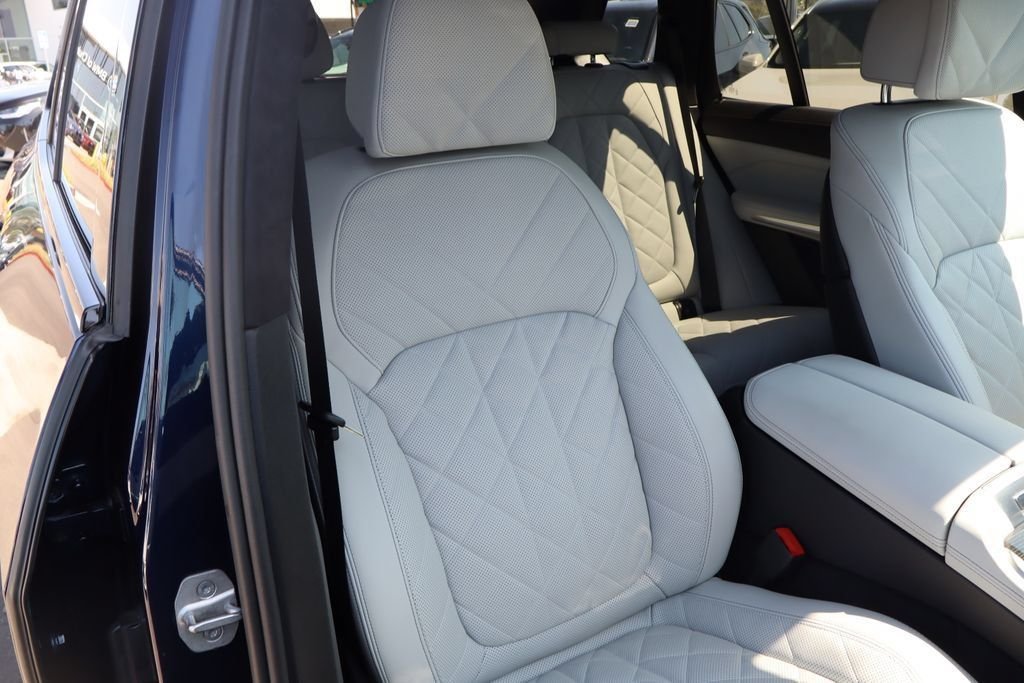 Used 2024 Blue BMW sDrive40i image 15