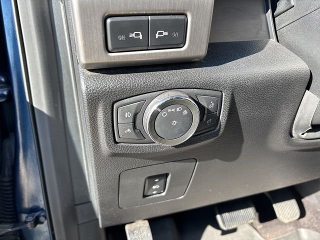 Used 2016 Blue Ford Platinum image 18