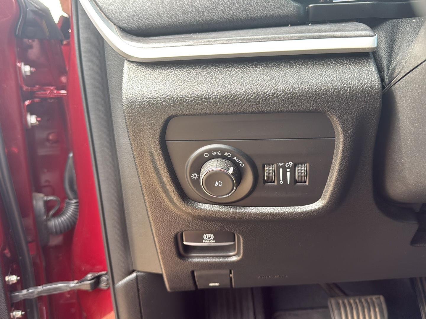 Used 2023 Velvet Red Pearlcoat Jeep Limited image 15